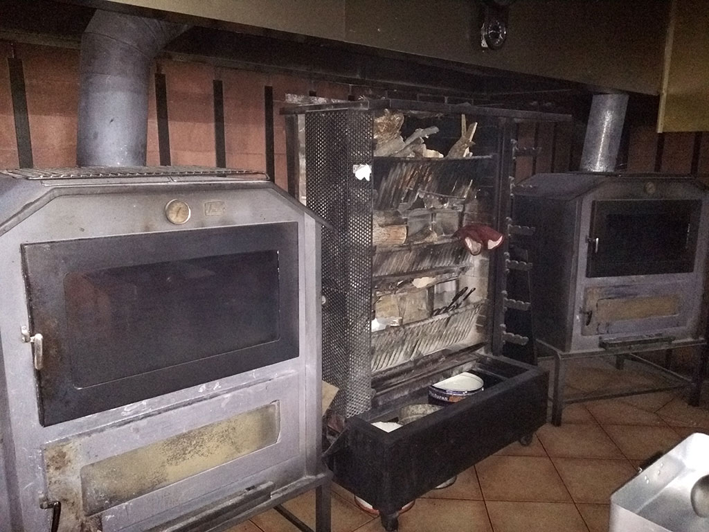 Hornos de leña del Asador Gutiérrez